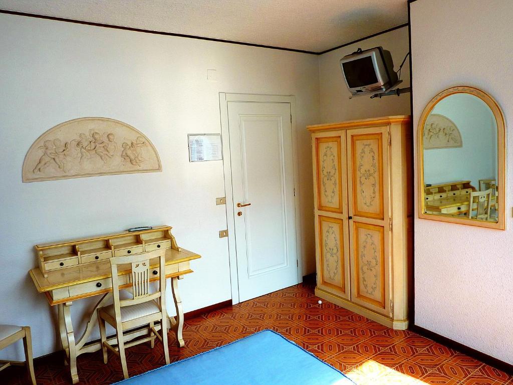 Hotel Villa Margherita Limone sul Garda Szoba fotó